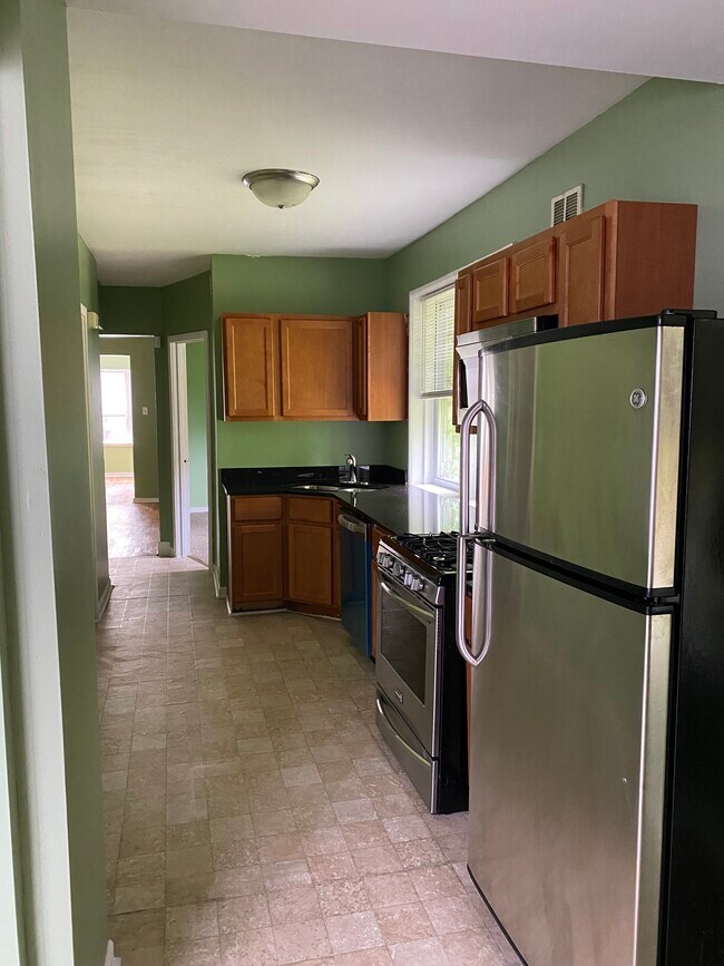 Kitchen - 6511 S Rhodes Ave