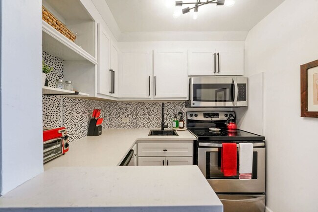 Foto del edificio - 7904 West Dr