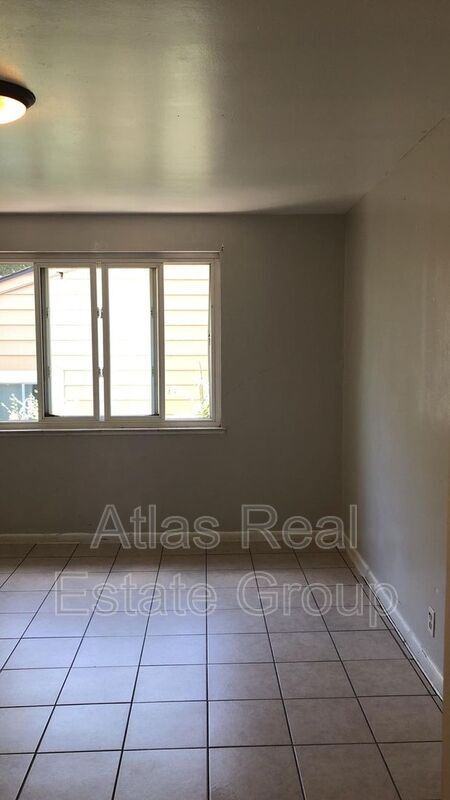 Building Photo - 1377 Lansing St