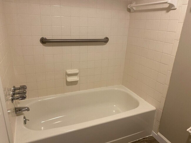 Foto del edificio - Marble Cliff Village, Roxbury Arms Apartments