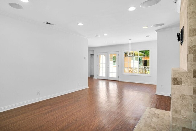 Building Photo - Stunning Northridge 4+2 Single Family House