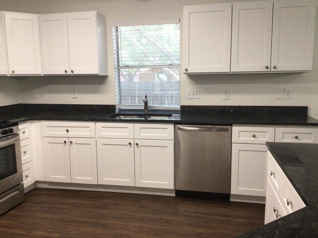 Foto del edificio - 16303 Mango Ridge Ct