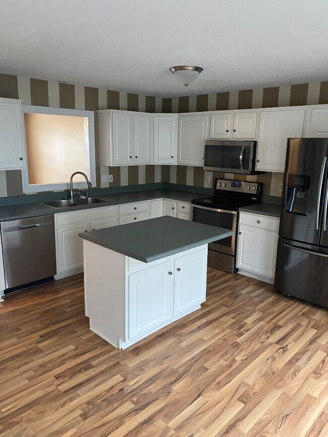 Building Photo - 711 Wyndhurst Dr