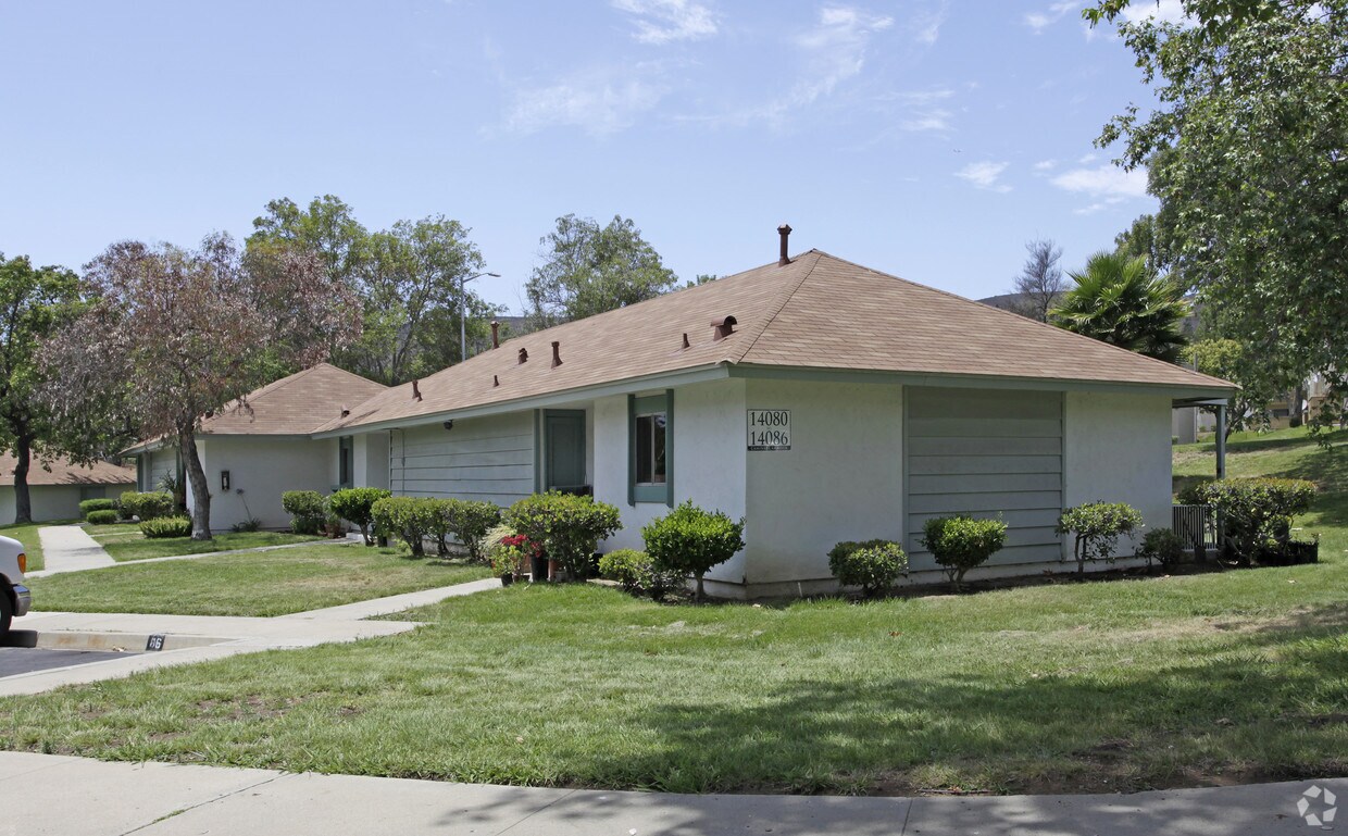 Foto principal - Penasquitos Village Apartments