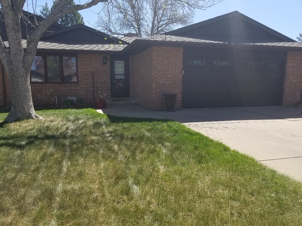 1207 Hahn Ct, North Platte, NE 69101 Townhome Rentals in North Platte