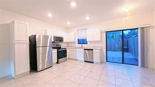 Foto del edificio - 1232 NE 5th Ct