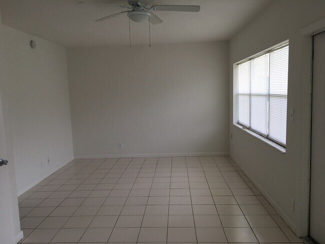 Building Photo - 400 Cooley Ave
