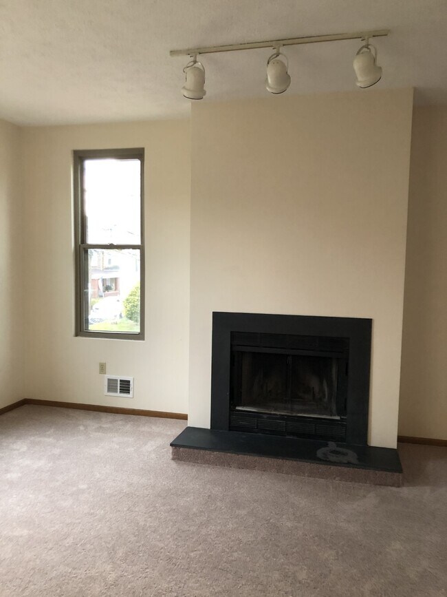 Building Photo - 401 Kambach St