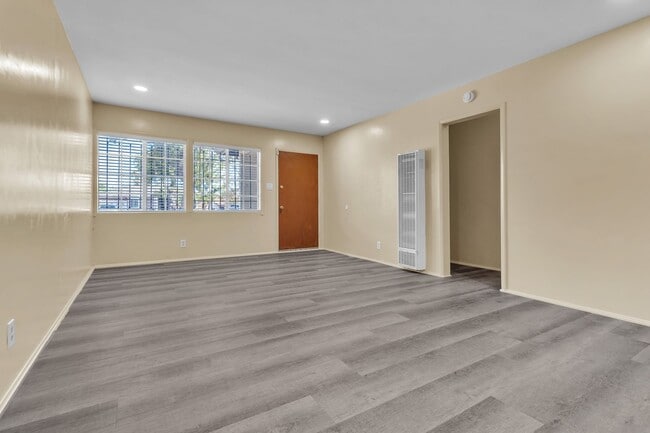 Building Photo - 1239 W Carlton Pl