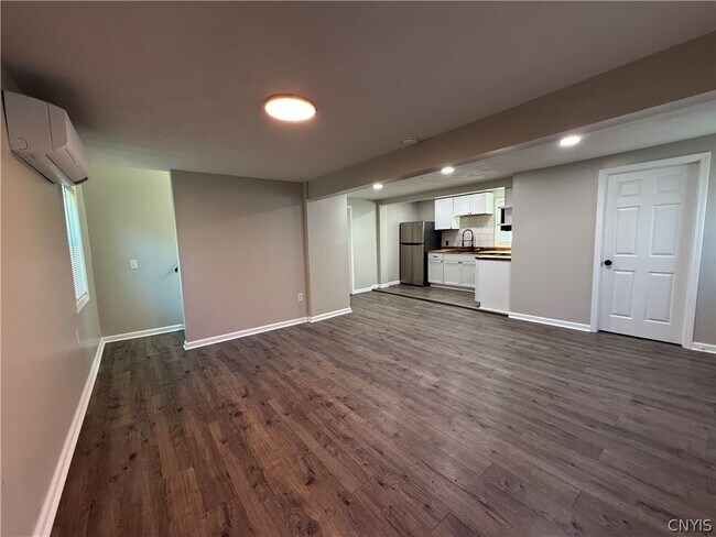 Foto del edificio - 8261 Oswego Rd