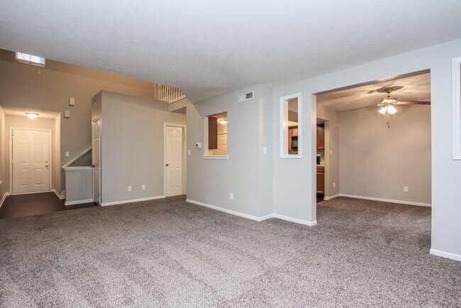 Foto del edificio - 4633 Owls Nest Pl
