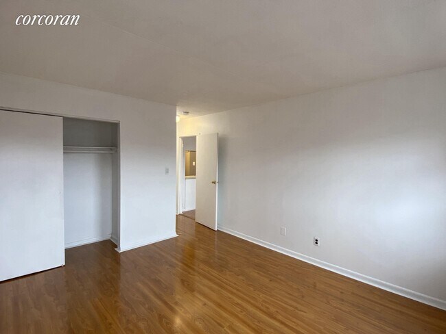 Foto del edificio - 47-35 41st St