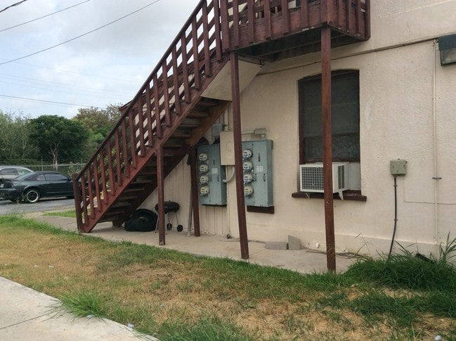 Side view - Corbie apartments