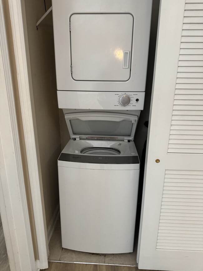 Washer/dryer - 2200 Marsh Hawk Ln