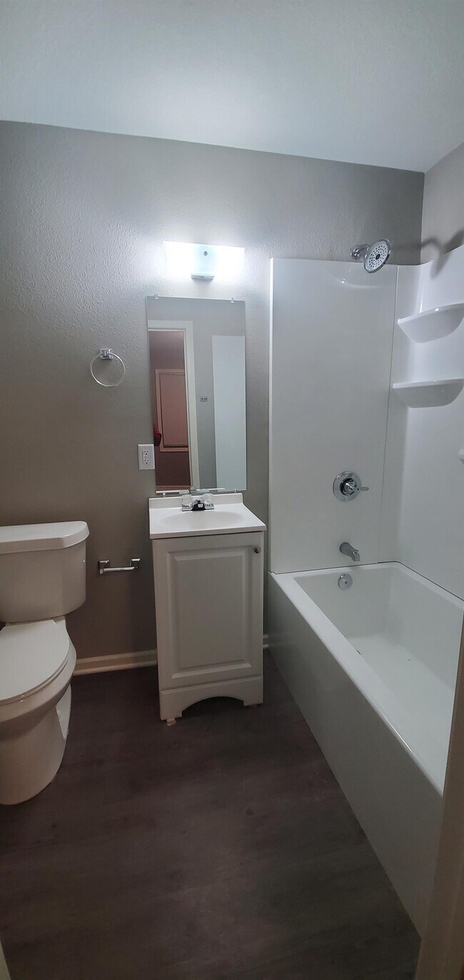 Building Photo - Affordable Modern Townhome for lease!