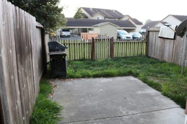 Foto del edificio - Cute, Cozy, convenient Arcata 3 bedroom townhouse with small fenced yard, laundry