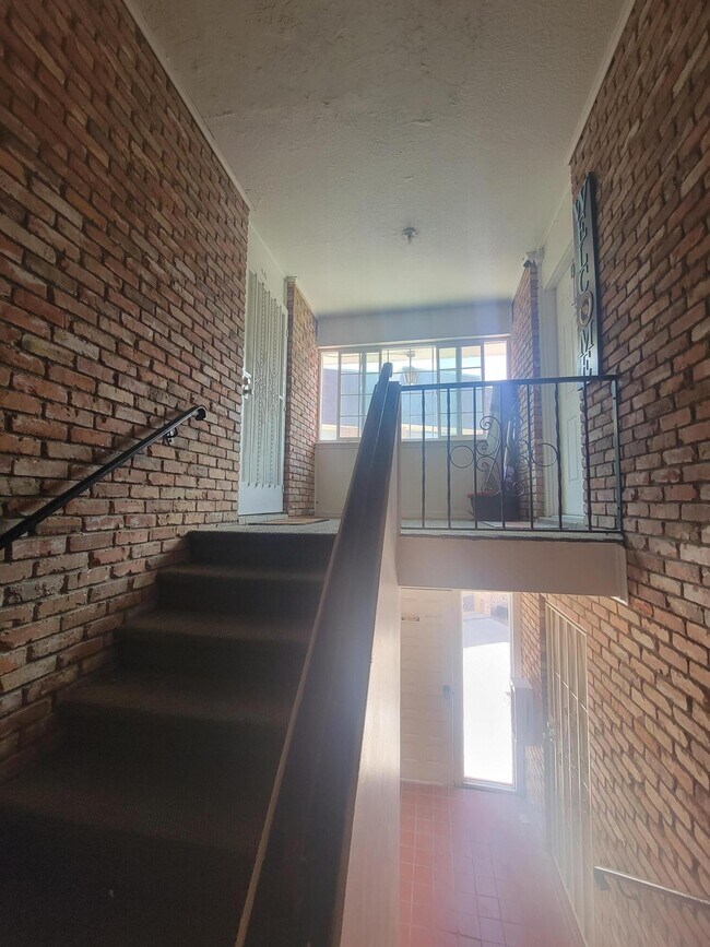 Foto del edificio - 333 Eubank Ct