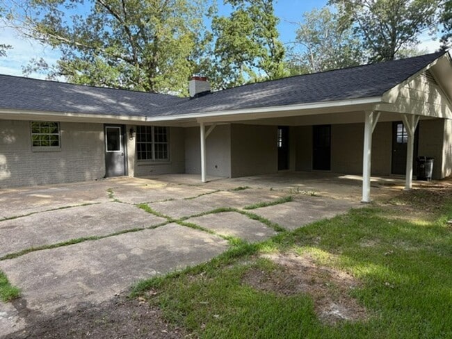 Building Photo - Renovated 4 Bedroom 2 Bath Home for Rent!