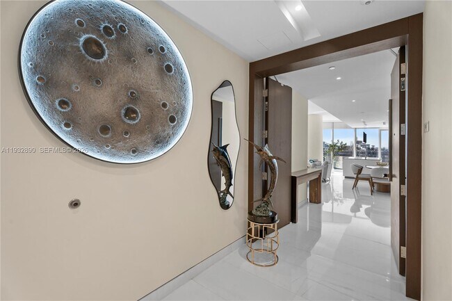 Building Photo - 300 Biscayne Blvd Way