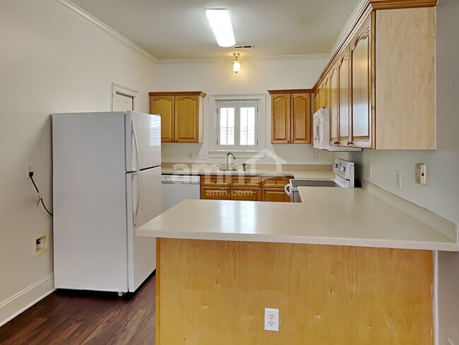 Foto del edificio - 6111 Creft Cir