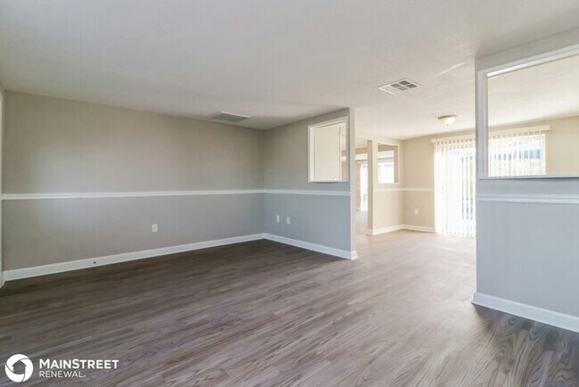 Foto del edificio - 6402 Bandura Ave