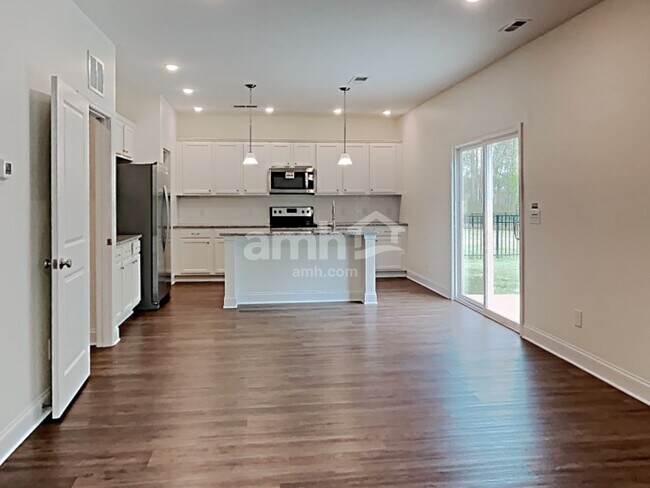 Building Photo - 82 Gregory Dr