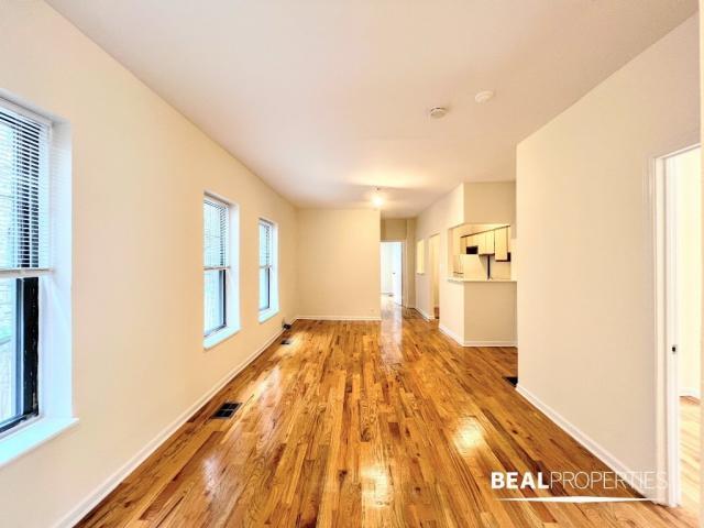 Foto principal - 2 bedroom in CHICAGO IL 60657