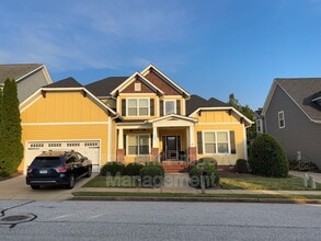 Building Photo - 214 Moss Wood Cir