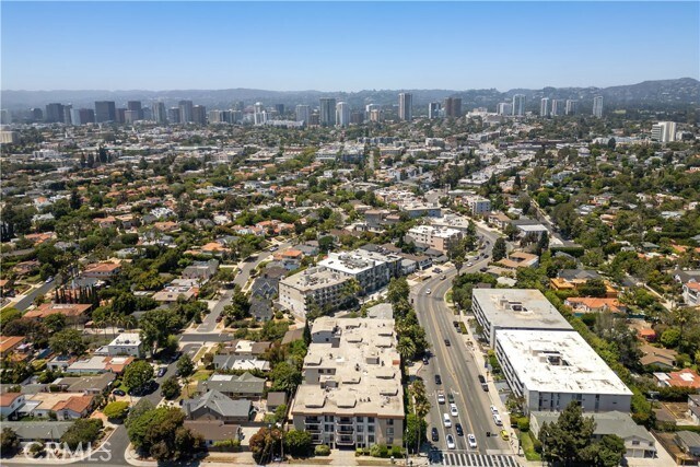 Foto del edificio - 2175 S Beverly Glen Blvd