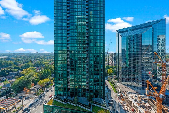 Photo du bâtiment - 37 Sheppard Ave E
