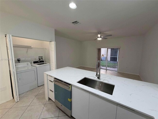 Building Photo - 5755 NW 115th Ct