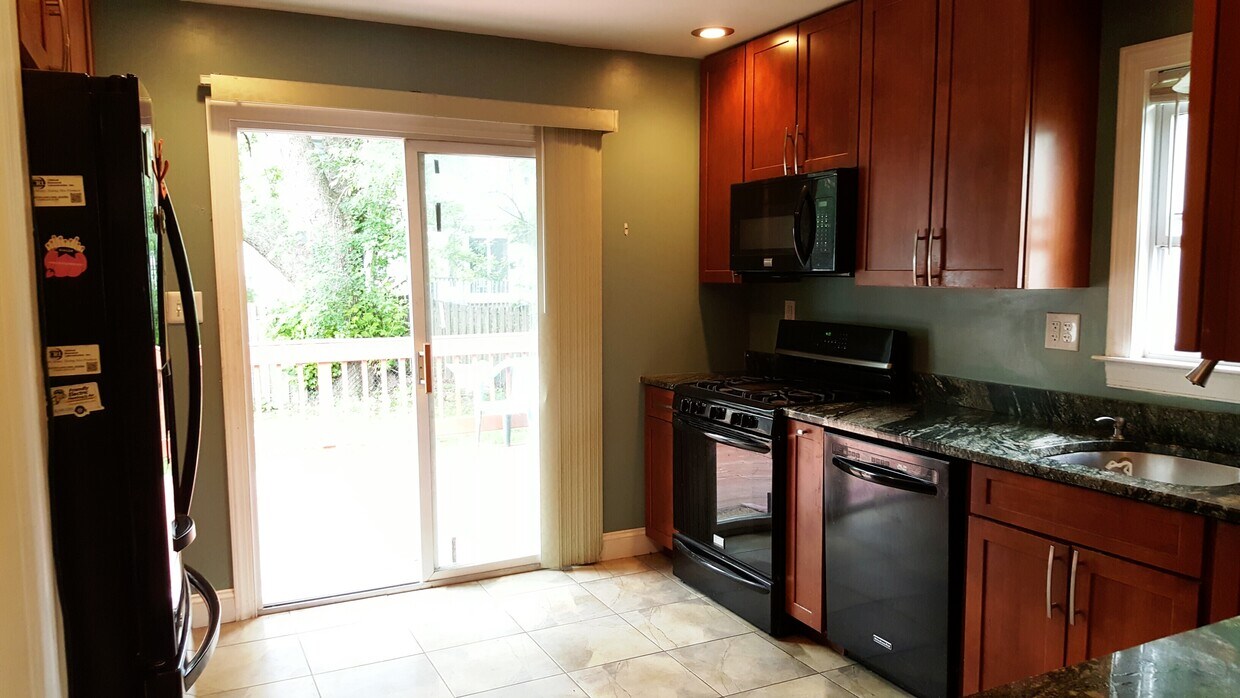 Foto principal - 172 Highland Ave