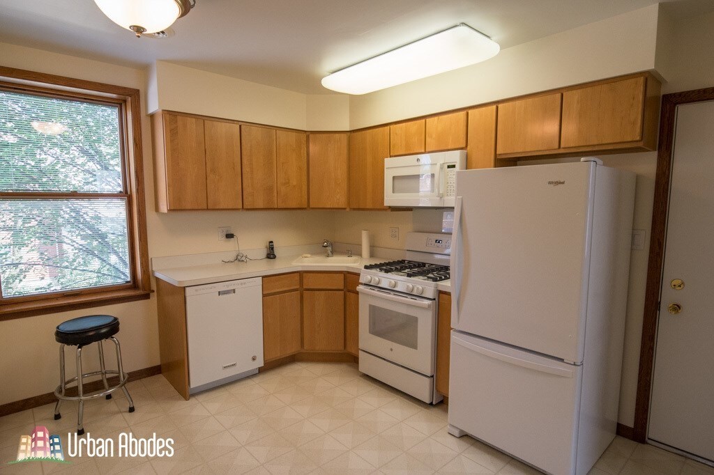 Foto principal - 3225 N Southport Ave