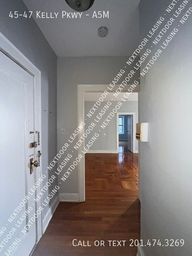 Foto del edificio - 45-47-47 Kelly Pkwy
