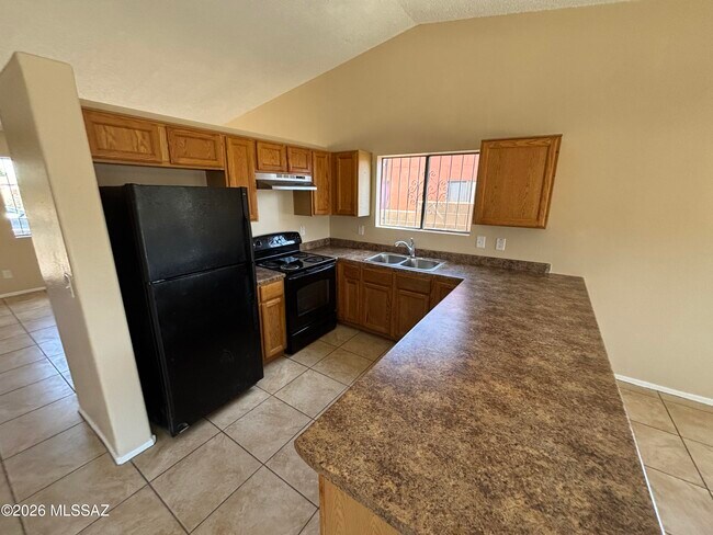 Building Photo - 1725 W Sauvignon Dr