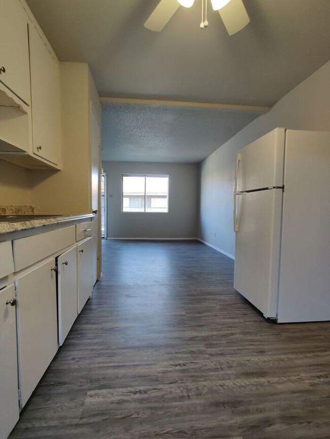 Building Photo - 3211 Morris St NE Unit 2