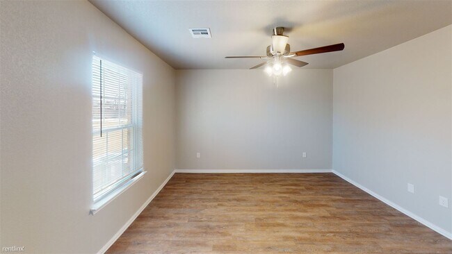 Foto del edificio - 2 br, 1 bath Triplex - 121 South A Street 121