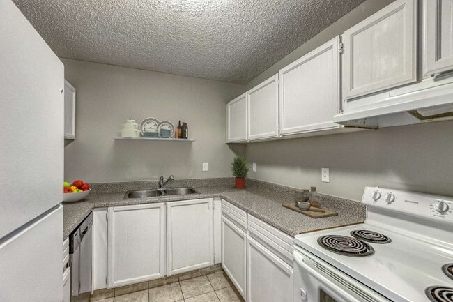 Photo - Pineridge Greene Apartments