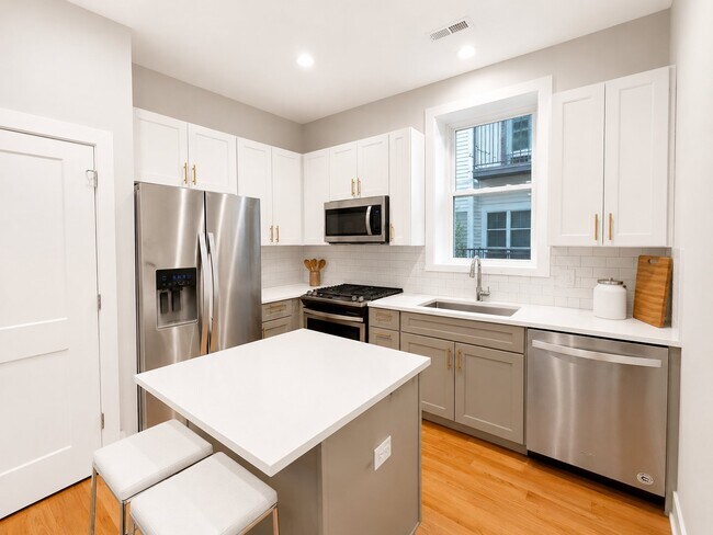 Foto del edificio - 2604 N Drake Ave
