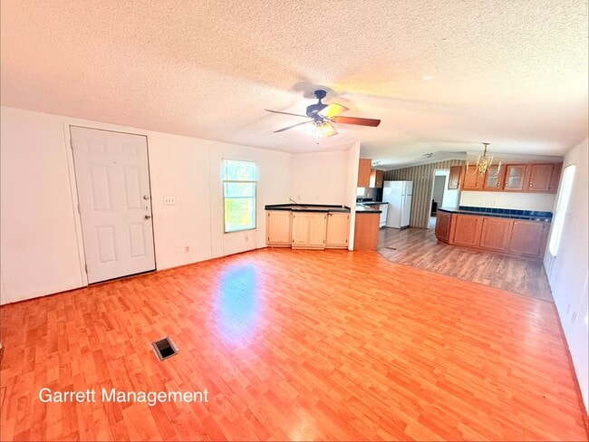 Building Photo - 3/2 Hoover Valley Doublewide