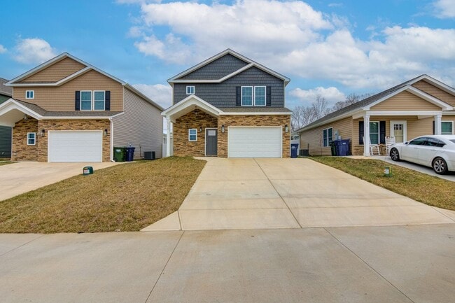 Foto del edificio - Charming New Build with Luxury Finishes, Covered Patio & Spacious Primary Suite