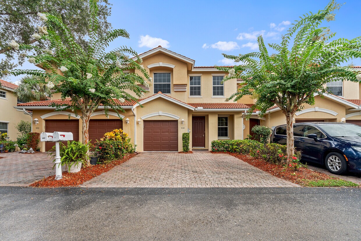 Foto principal - The Enclave at St. Lucie West