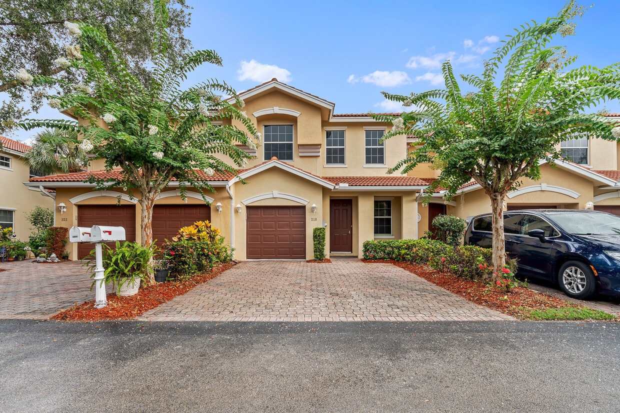 Primary Photo - The Enclave at St. Lucie West