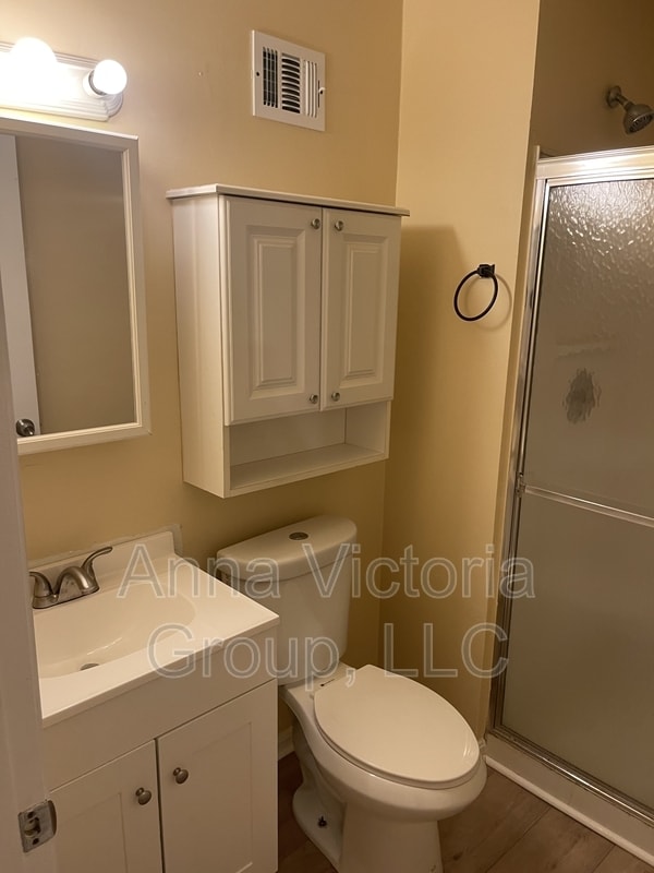 Building Photo - 2431 E Rosecroft Village Cir