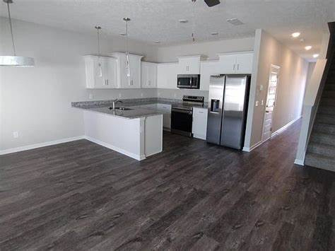 Building Photo - 1850 Bethpage Dr