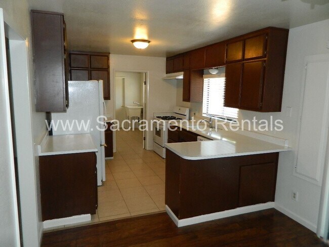 Building Photo - 3 br, 2 bath House - 2840 Central Avenue