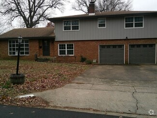 Building Photo - 3030 E Rocklyn Rd