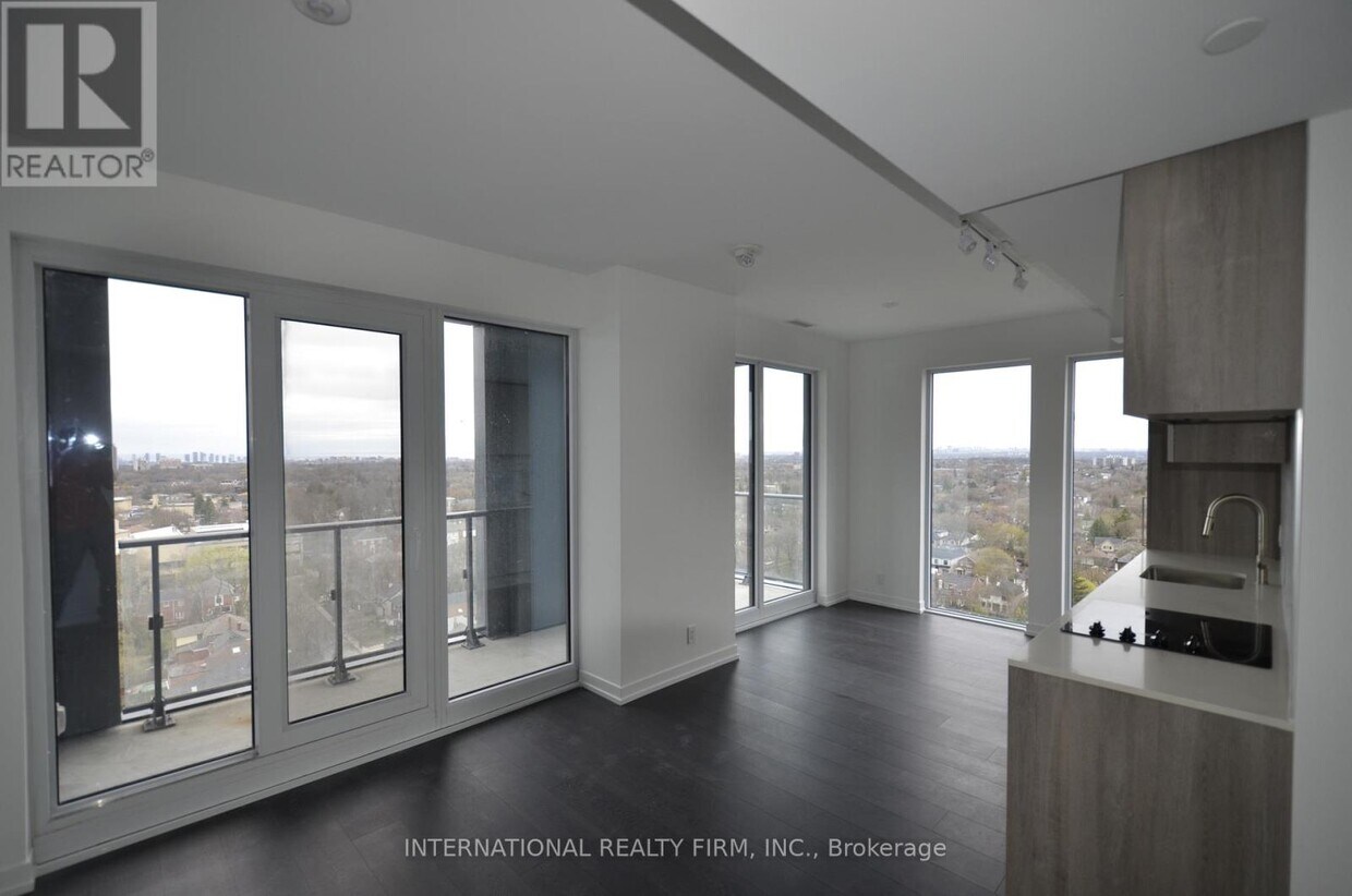 Photo principale - 2020-2020 Bathurst St