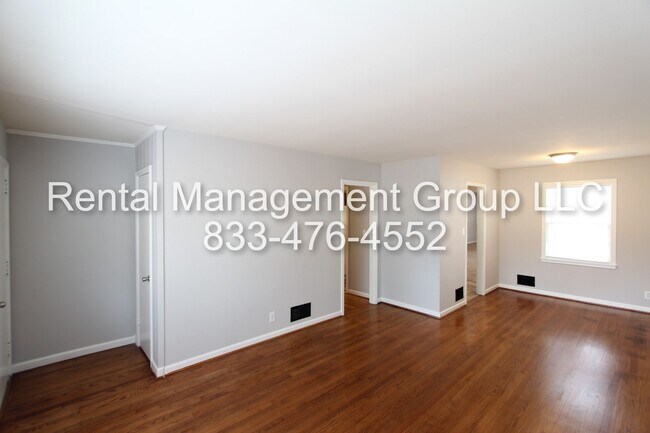 Foto del edificio - New On The Market!  Large 3 Bedroom 1 Bath...