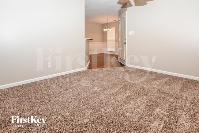 Building Photo - 3235 Leicester Dr